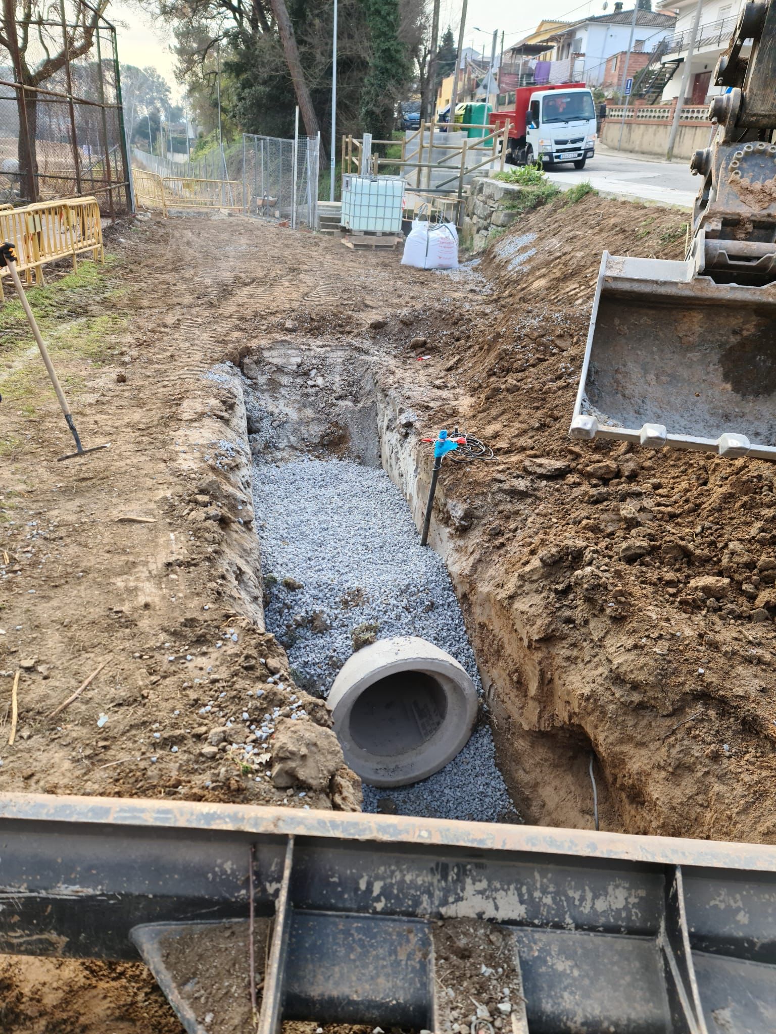 S'inicien les obres de renovació del clavegueram del carrer de la Ribera d'Ebre